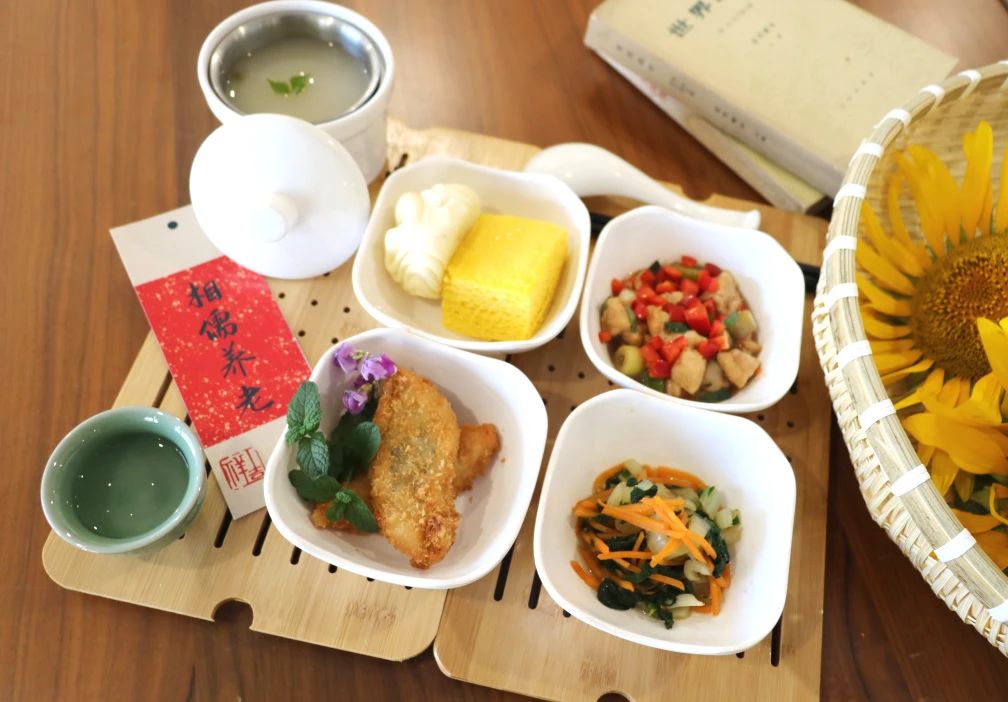 相儒养老长者晚餐