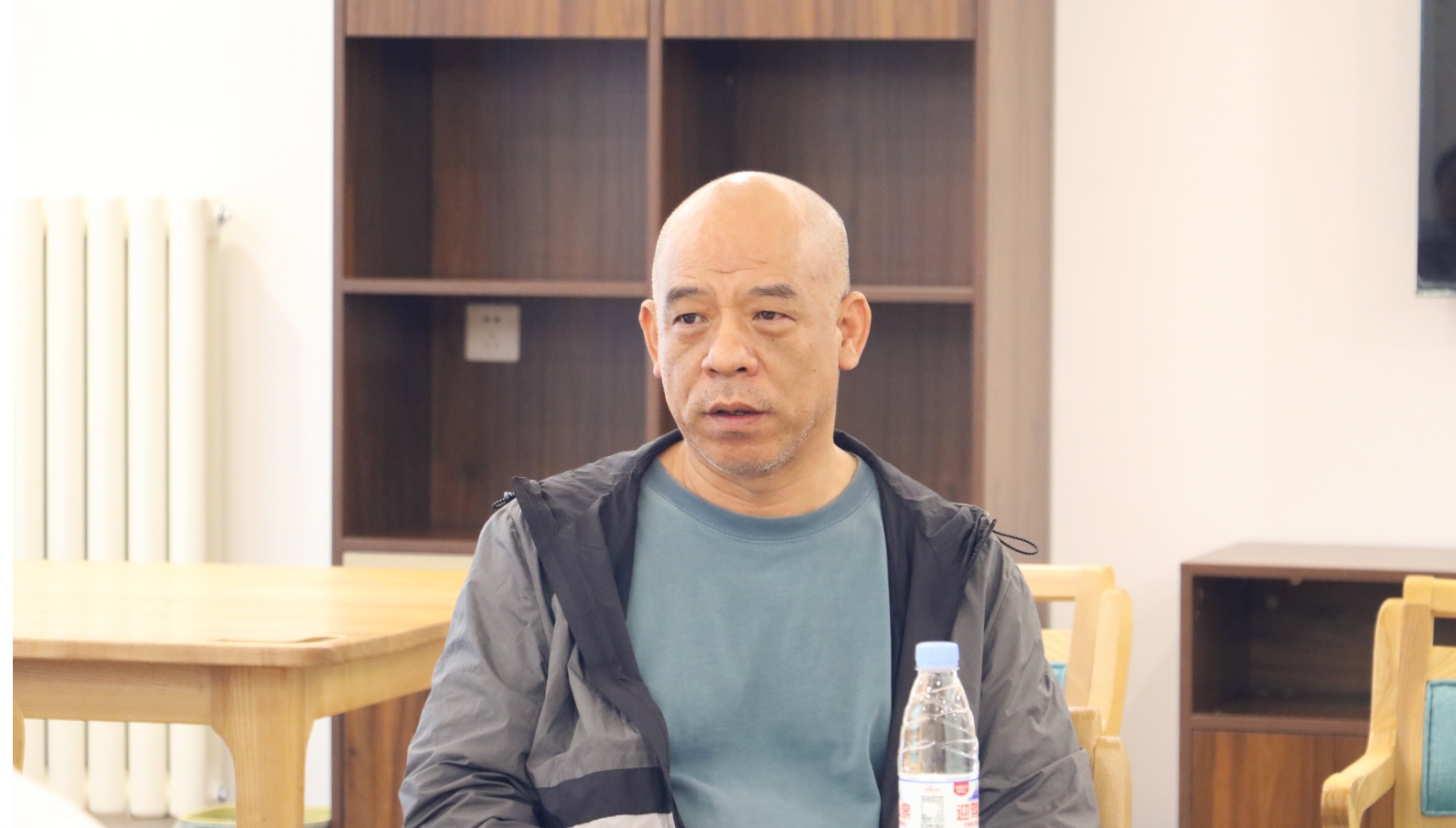相儒养老董事长郑毅向代表团汇报机构的相关情况